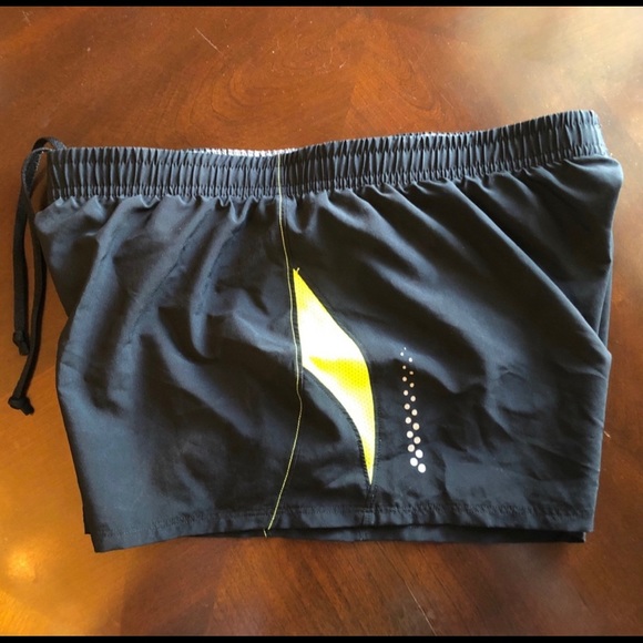 Under Armour athletic running shorts - Picture 2 of 8